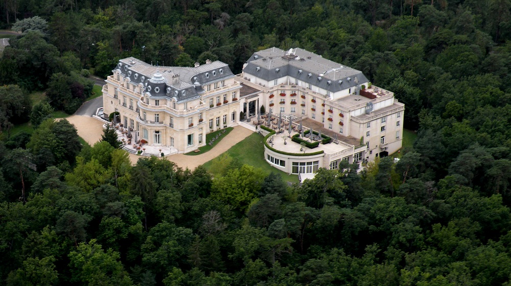 <strong><span style='font-size: large; font-family: 'trebuchet ms', geneva;'>Chateau divers</span></strong>
